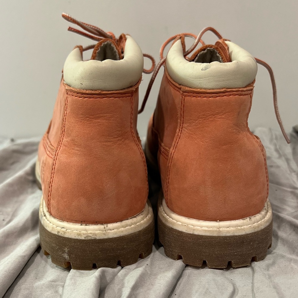Salmon Pink suede Timberlands. Women’s size 9 1/2. - Picture 5 of 9